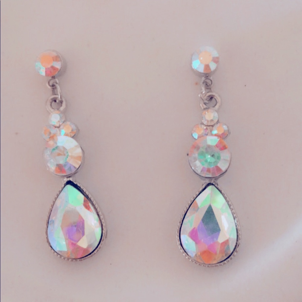 Necklace and earrings set new iridescent set